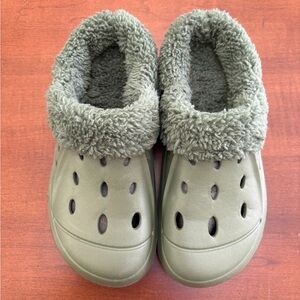 Cozy Kids Clogs in Green